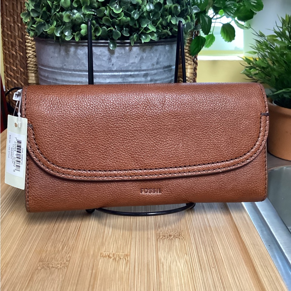 Brand new with tags Fossil leather wallet.